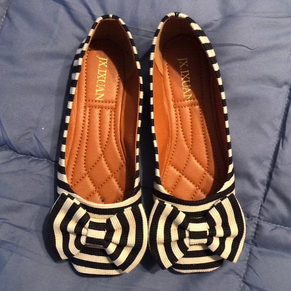 Ann Taylor Shoes - Striped Black and White Flats Girls NWT Size 5.5